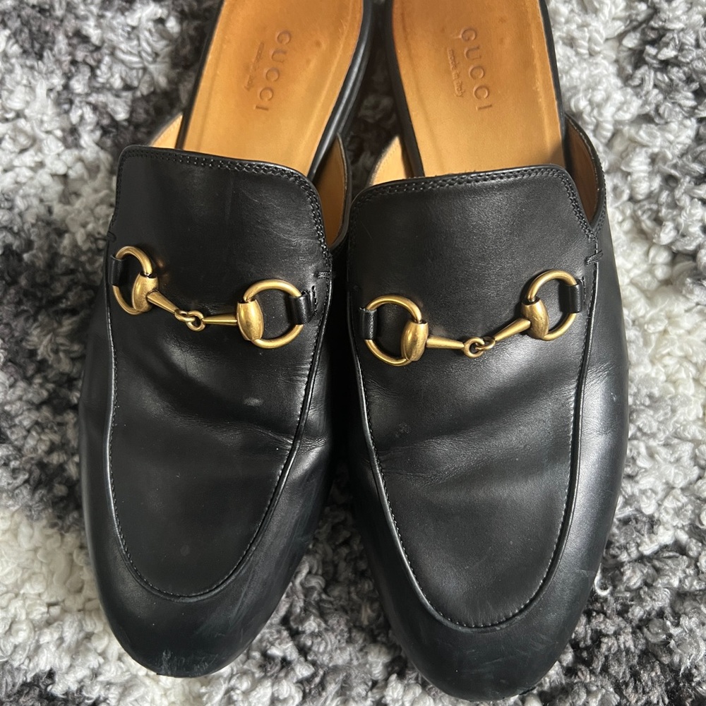 Gucci Princetown leather slippers in black